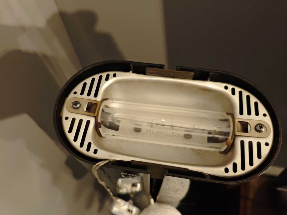 Lampa  Artemide Megaron proj. G. Frattini z 1979 roku