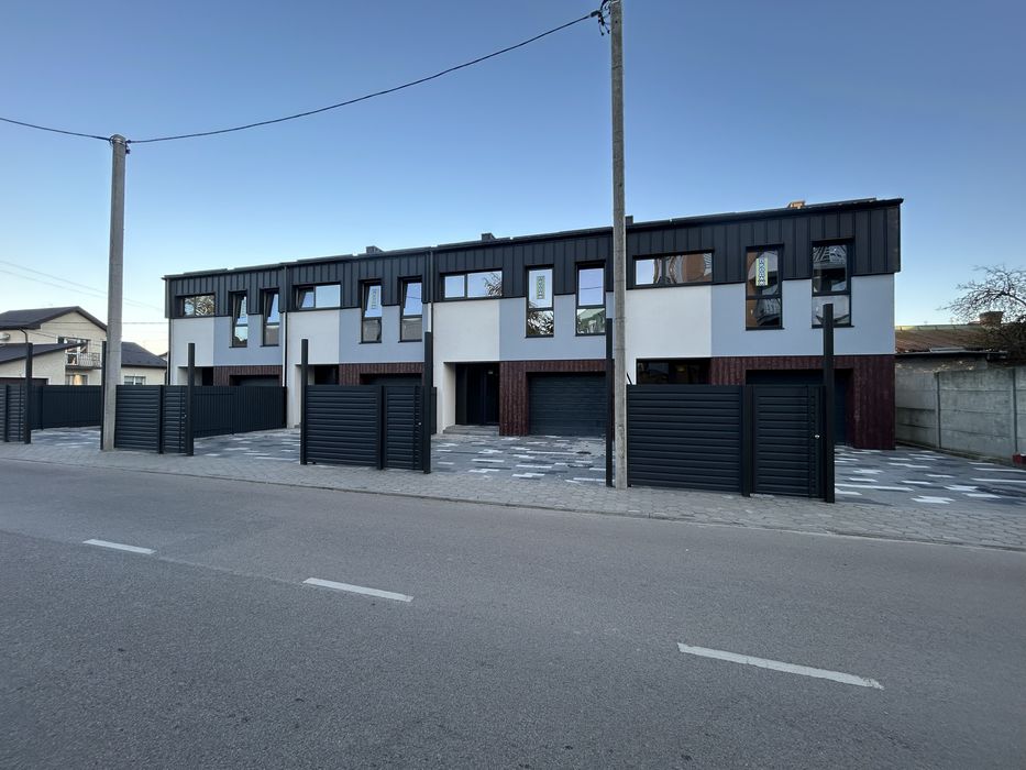 ЗДАНИЙ   Таунхаус з Гаражем  в місті ІВано-Франківськ