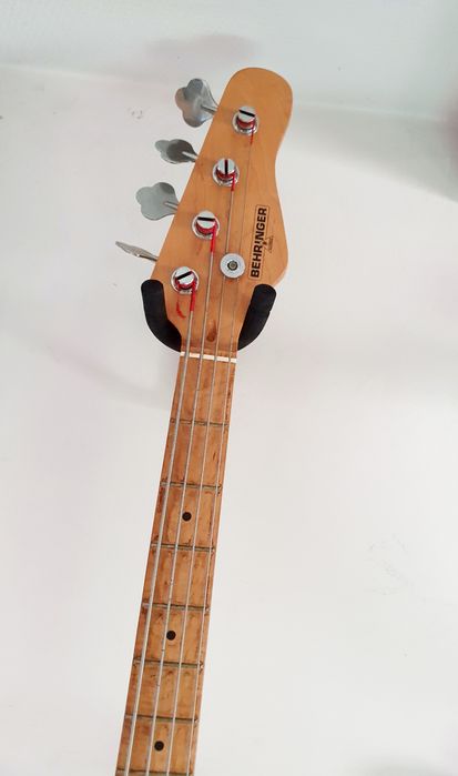 Gitara basowa Behringer w bardzo dobrym stanie