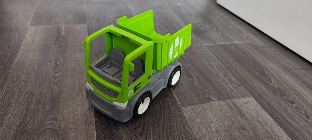 Продам машинку. Сміттєвоз