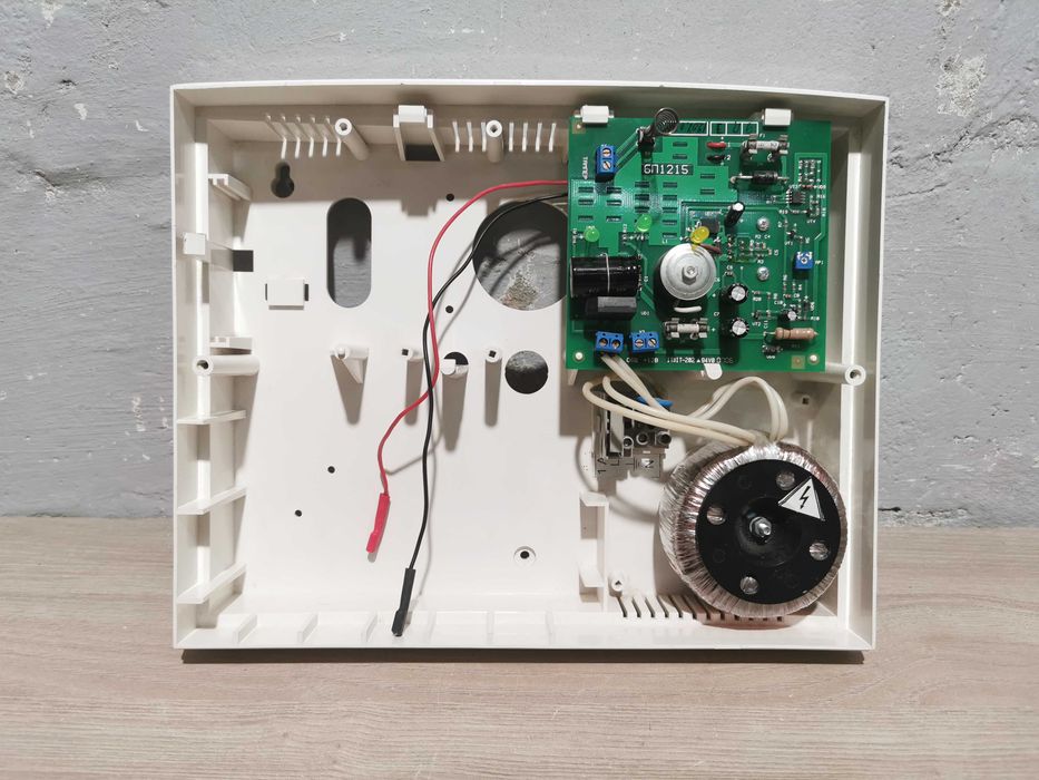 Блок бесперебойного питания БП-1215 под 7Ач аккумулятор на 12Вольт