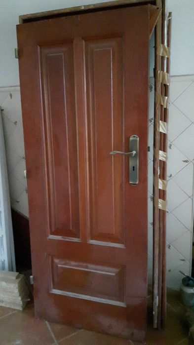 Porta maciça em afizélia