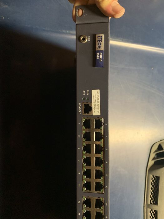 内一 Світч/комутатор ZTE ZXR10 2928: 750 грн. - Коммутаторы Ивано