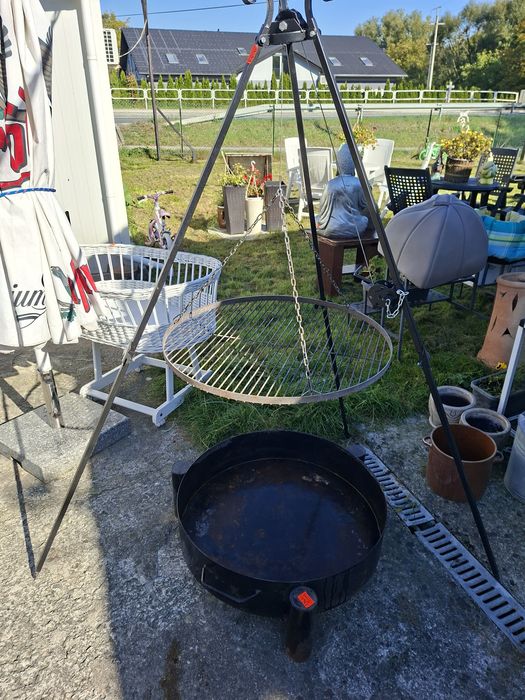 Grill  ogrodowy z rusztem ze stali nierdzewnej