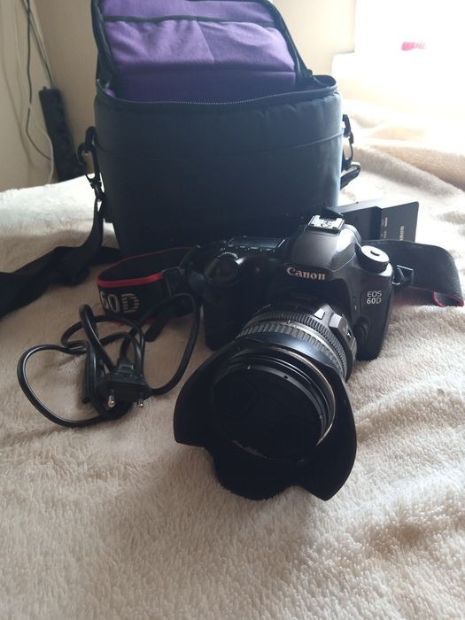 Продаю фотоаппарат Canon EDS 60D Пробег 1000 кадров eps 17-85mm