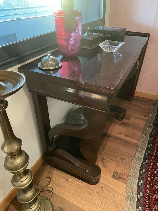 Vendo mesa de apoio e mobilia de quarto