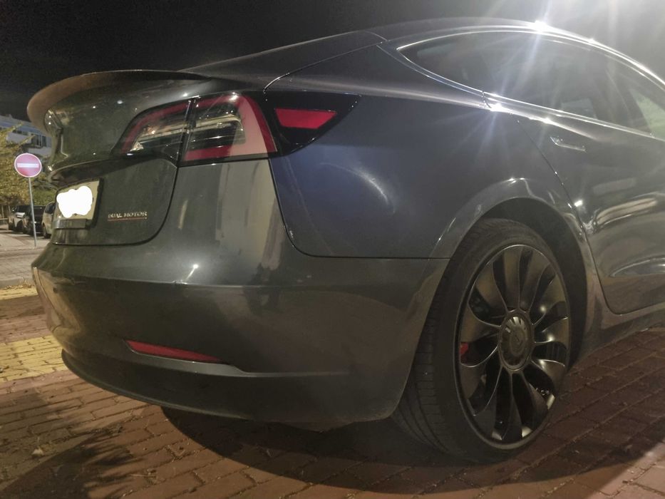 Tesla model 3 performance