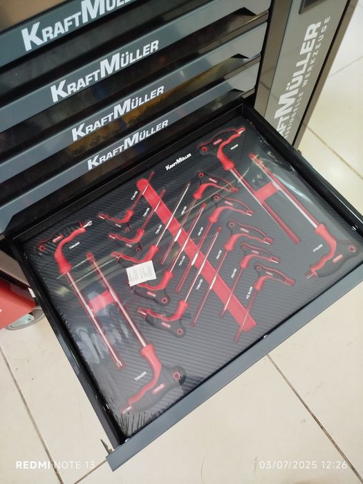 Carrinho ferramentas 7 gavetas cheias e armário marca Kraftmuller