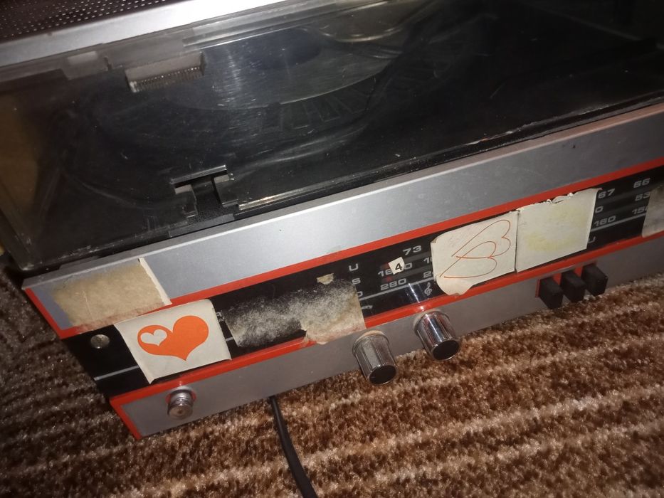 Gramofon z odbiornikiem radiowym