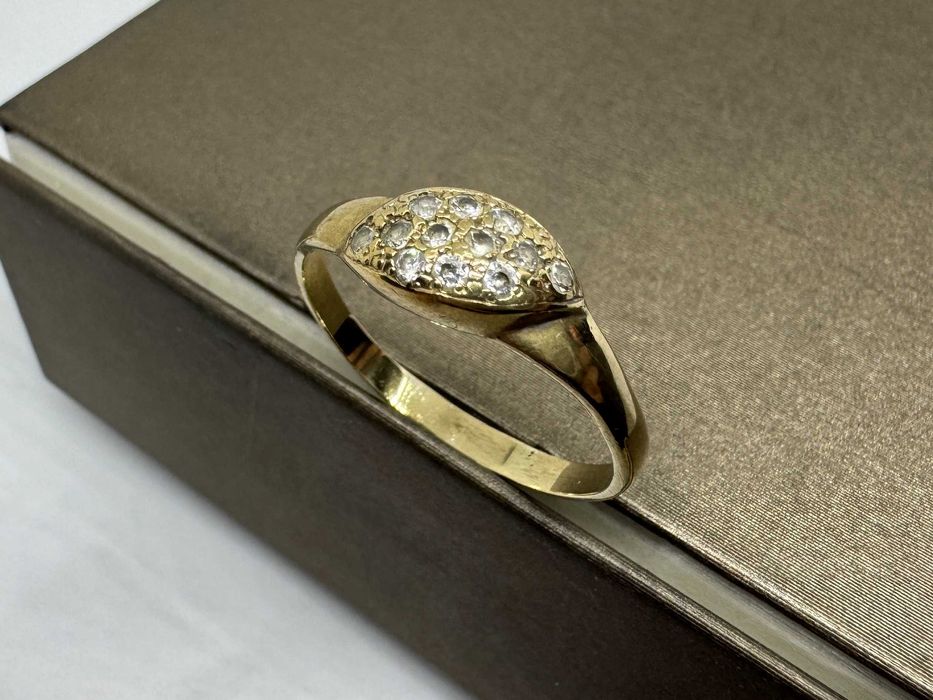 Elegancki pierścionek z cyrkoniami  333  R-25
