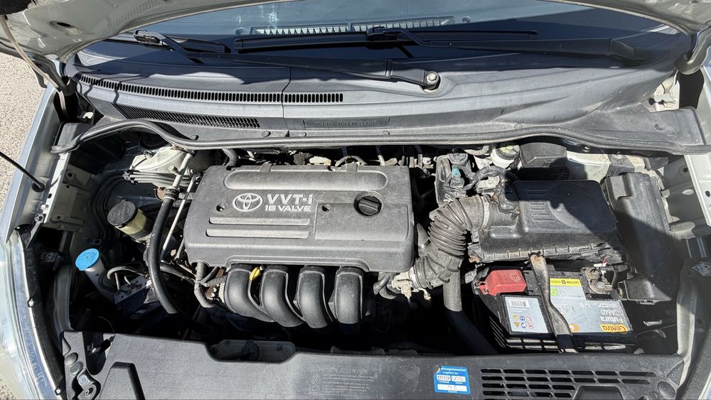 Toyota Corolla  Verso 2005