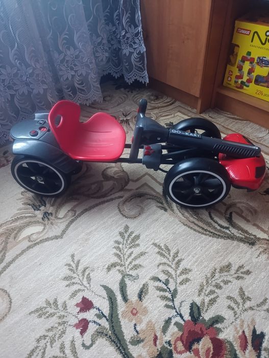 Дитячий автомобіль