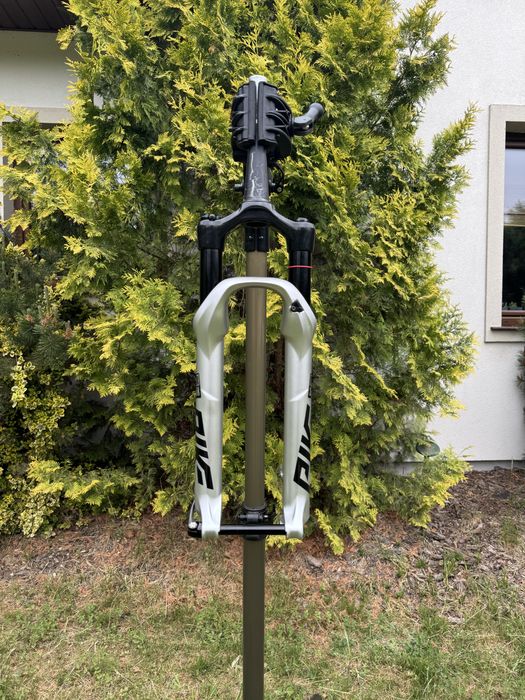 Amortyzator Rock Shox Pike DJ Srebrny