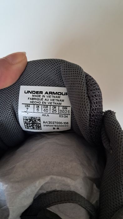 Sneakersy Under Armour 39 wkładka 25cm do 25.5cm
