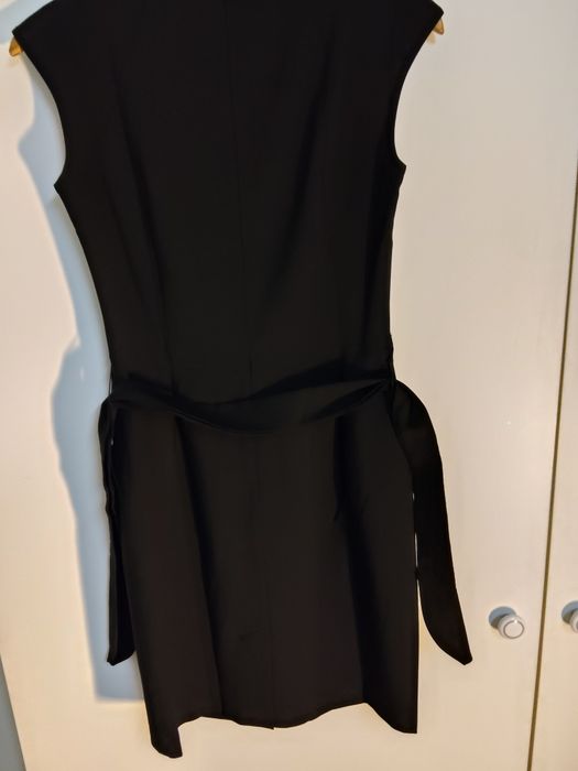 Lindo Vestido Preto marca Escada