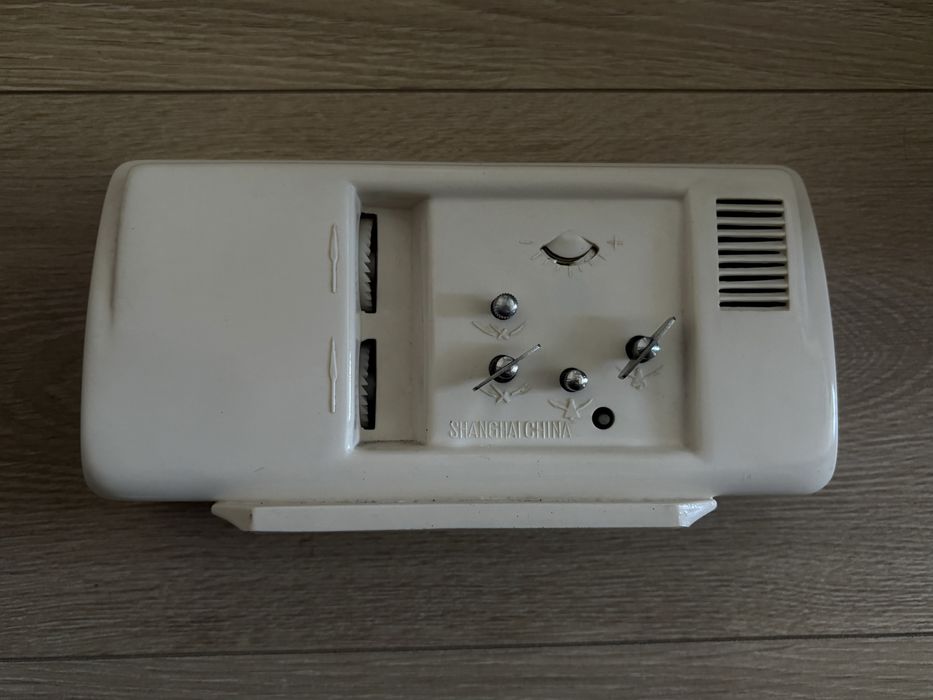 Zegar stołowy retro nakręcany klapkowy lata 70.