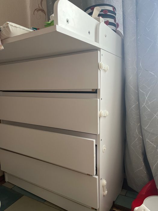 Комод дятячий білий