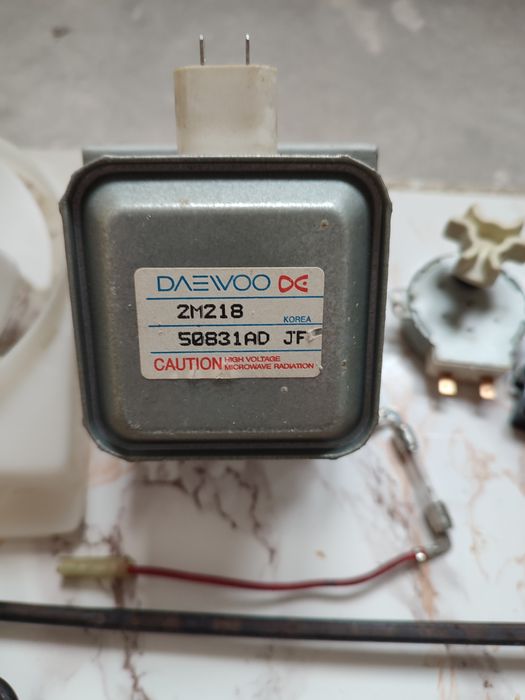 Мікрохвильова піч Daewoo по запчастинах