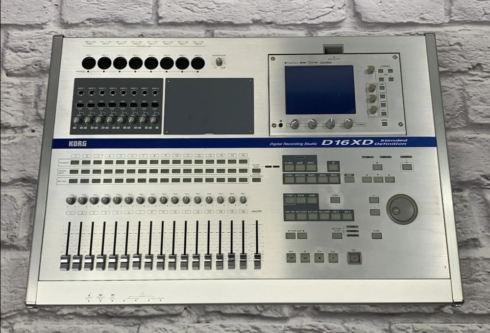 Mesa de gravação korg d16xd