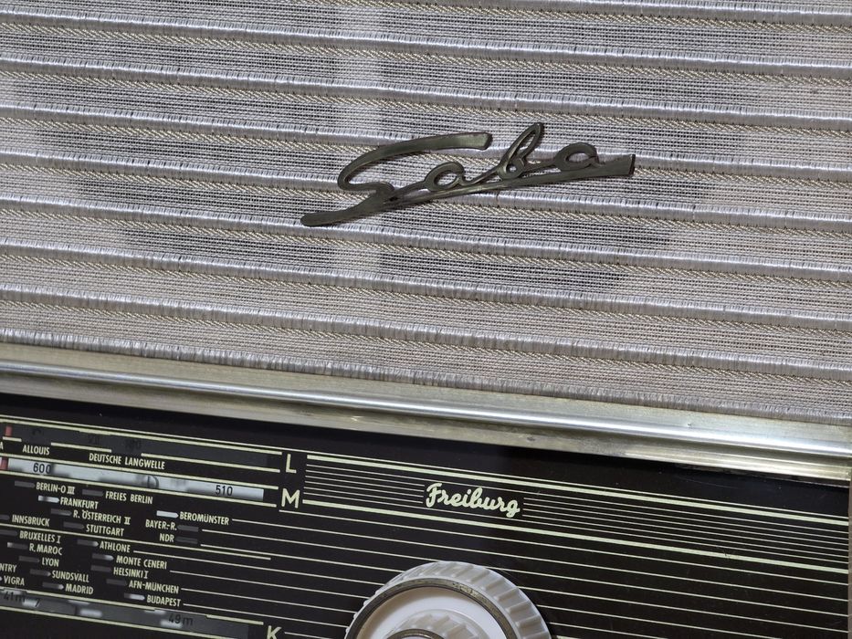 Rádio antigo reparado SABA