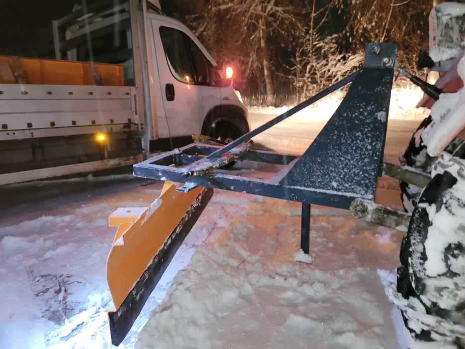 Pług do śniegu/ Spych na tył ciągnika Pług śnieżny do traktora DOWÓZ