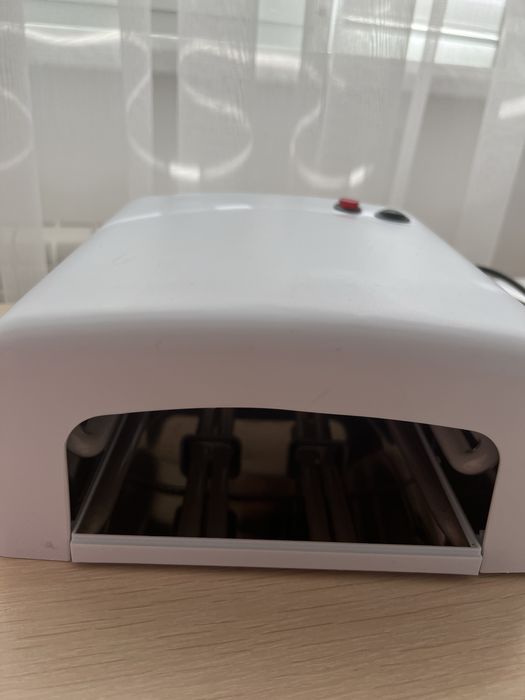 Ультрафіолетова лампа для нігтів