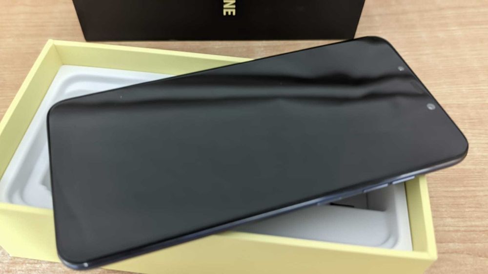 Pocophone F1 em bom estado