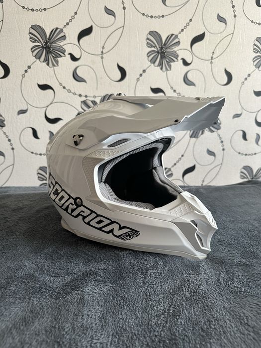 Scorpion VX-16 EVO AIR Solid White-White  Шолом шлем (срочно)