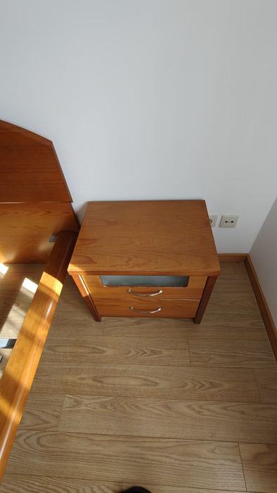 Cama de casal cerejeira + mesinhas cabeceira 140x190