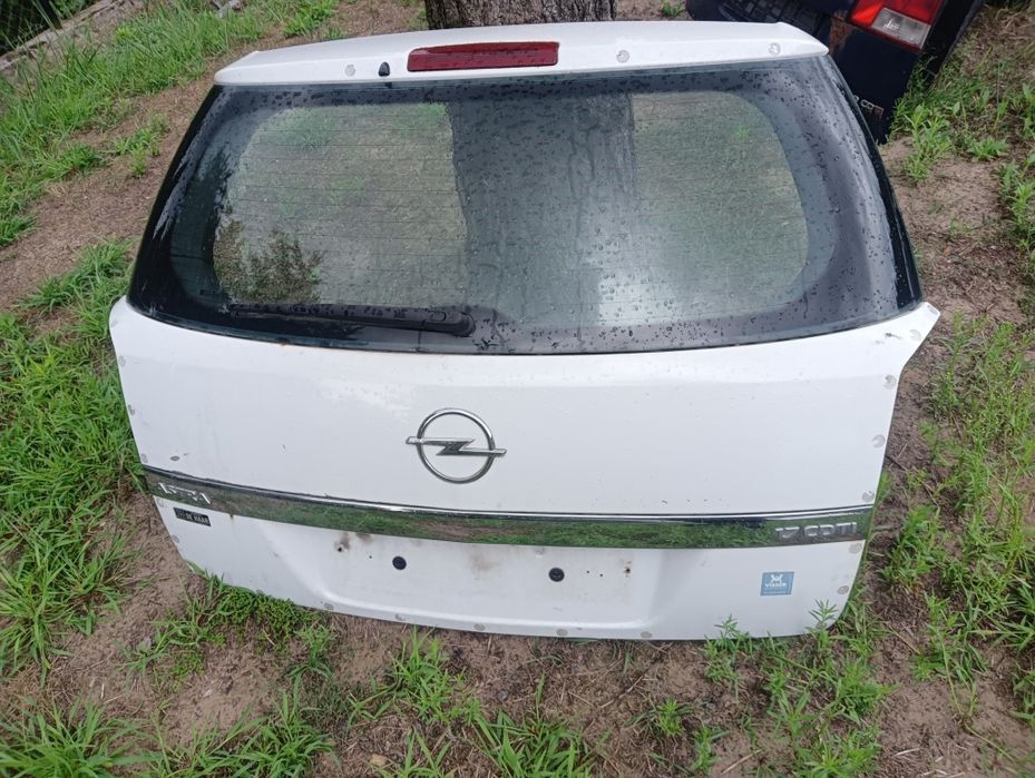 Opel Astra h lift  kombi tylna klapa