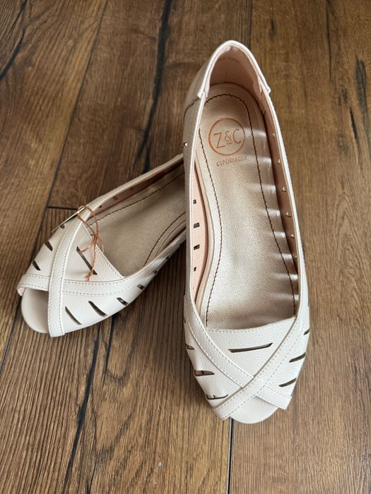 Балетки 39 рр 25 см бежеві