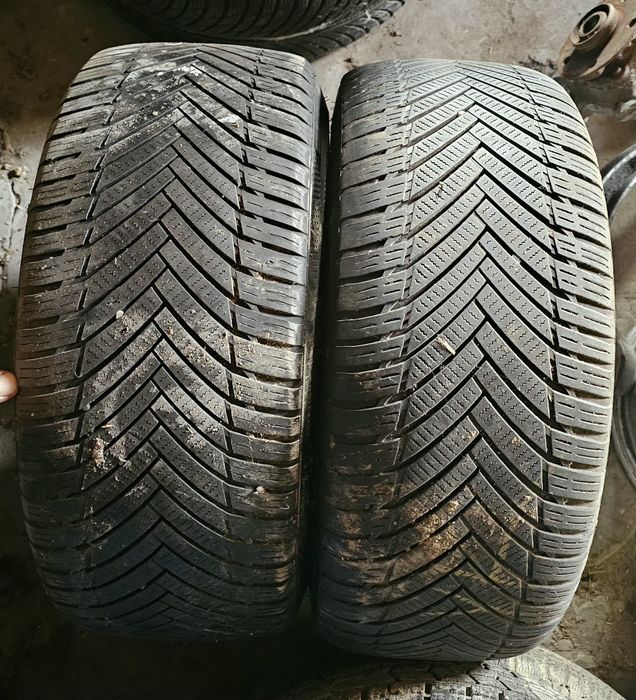 Opony wielosezonowe 235/40R18