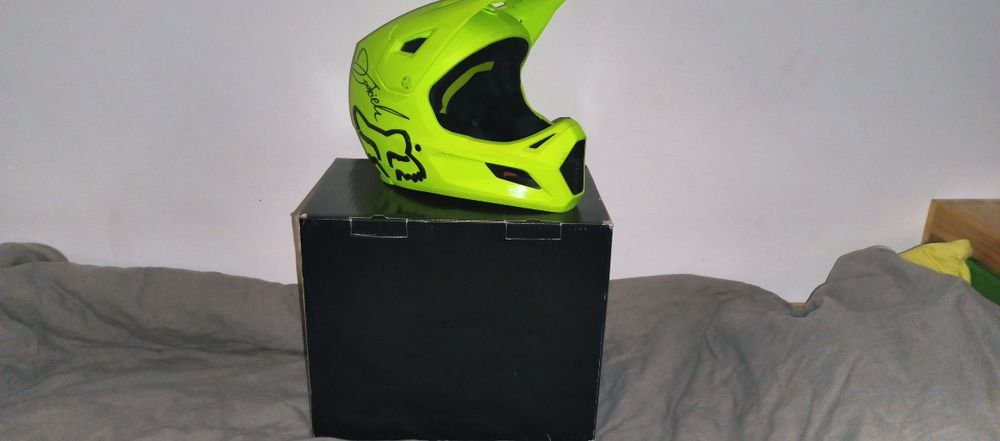 Full face z autografem Dawida Godzka