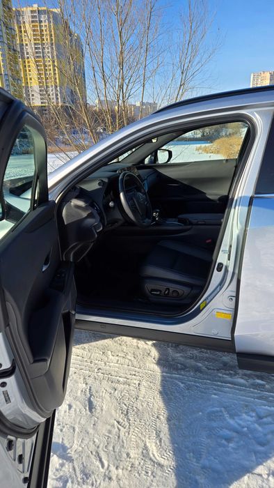 Lexus UX 250h AWD F Sport Design 2023 Гибрид пробег 7800км