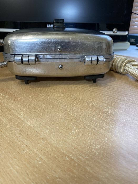 Электровафельница Ласунка  «ВЭД-1» в отличном состоянии ссср