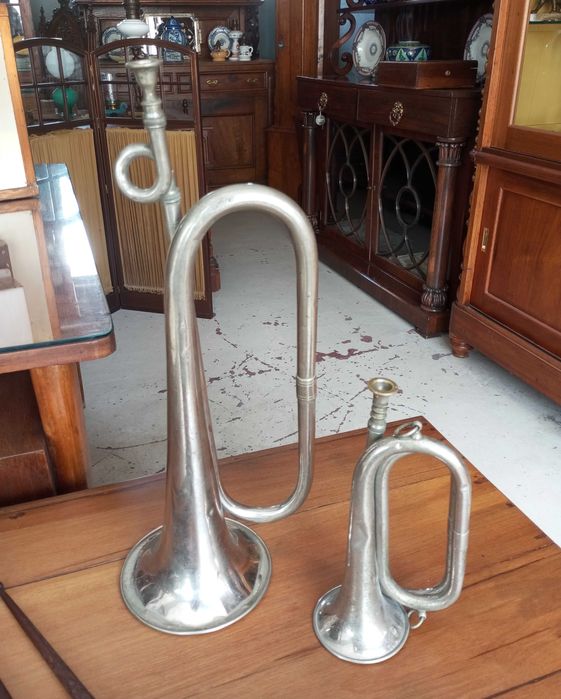 Antigo tambor baquetas e duas cornetas Mocidade Portuguesa