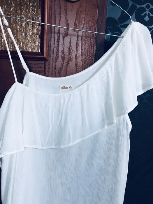 Śliczna,biała bluzka z falbanką-Hollister !