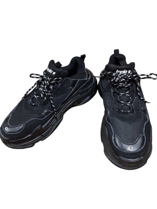Balenciaga Triple S 

Продам кросівки Balenciaga Tri