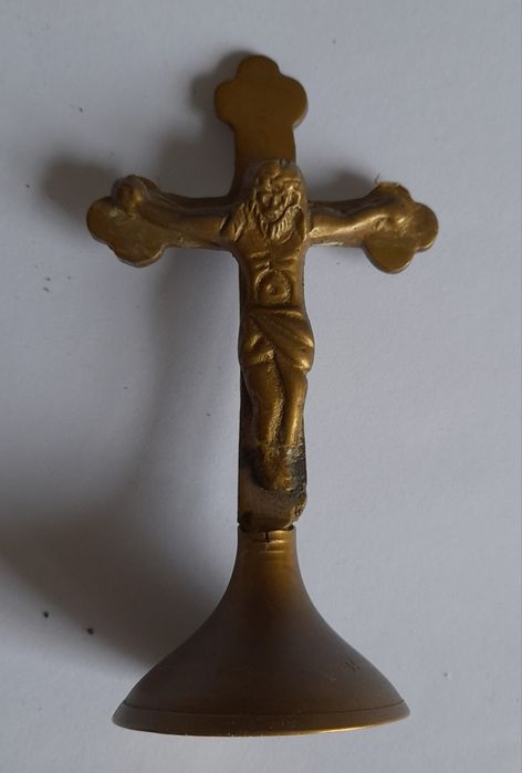 Crucifixo em latão