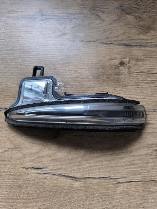 Kierunkowskaz lewego lusterka Toyota Raw 4