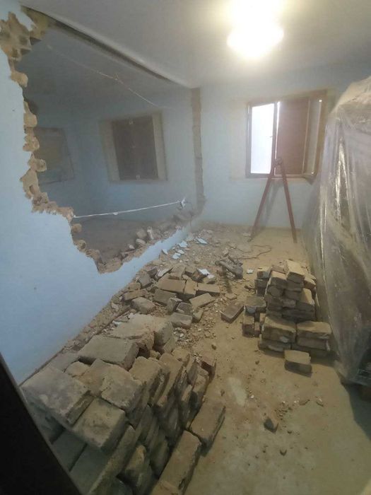 Демонтаж от 4 грн м2. Демонтаж стен, бетона, плитки, стяжки, пола ...