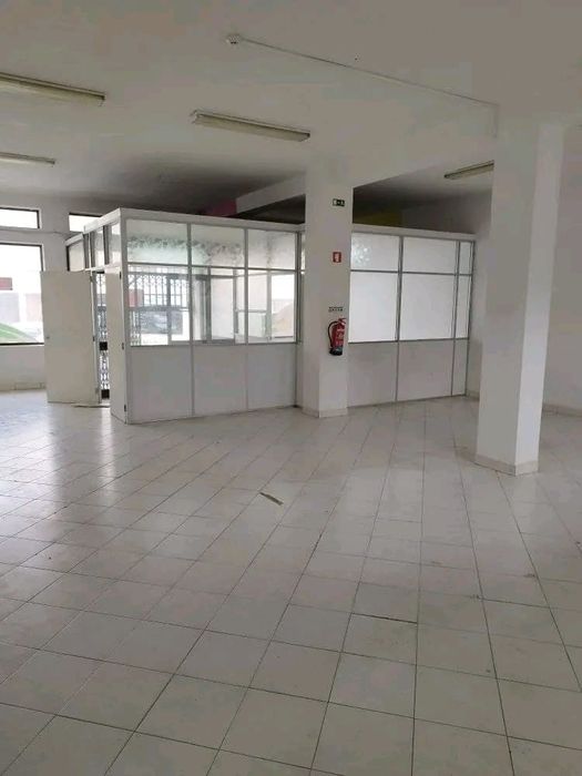 Aluga-se espaço comercial  em Valongo