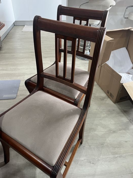 Cadeiras em cerejeira