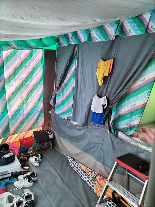 Atrelado tenda boas condições