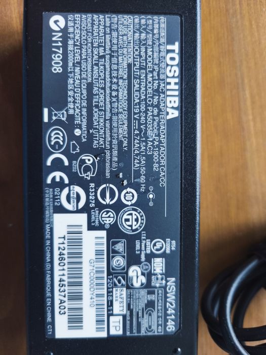 Zasilacz Toshiba PA-1900-82 NSW24146  19V  4,74A