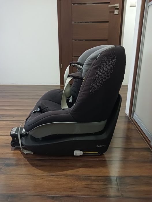 Fotelik samochodowy 9-18kg,  bezwypadkowy Maxi Cosi z bazą