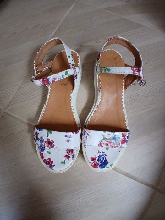 Босоніжки жіночі шкіряні