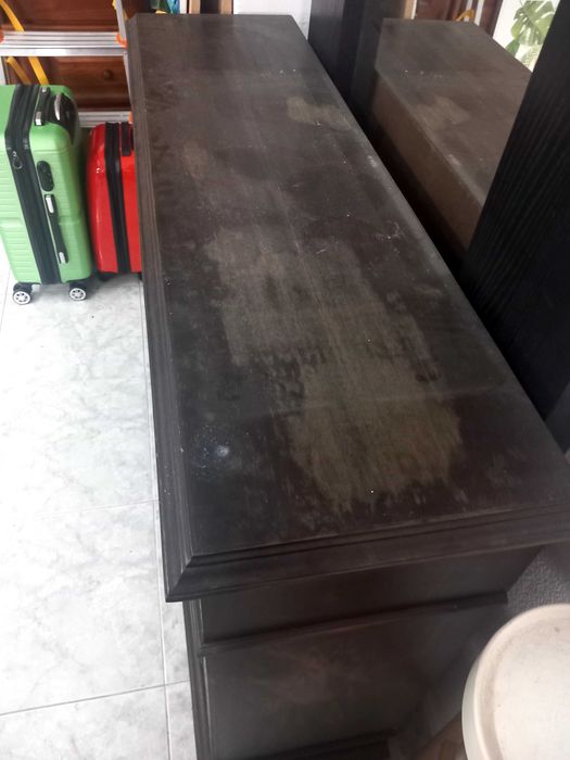 Móvel aparador com 3 portas e gavetas