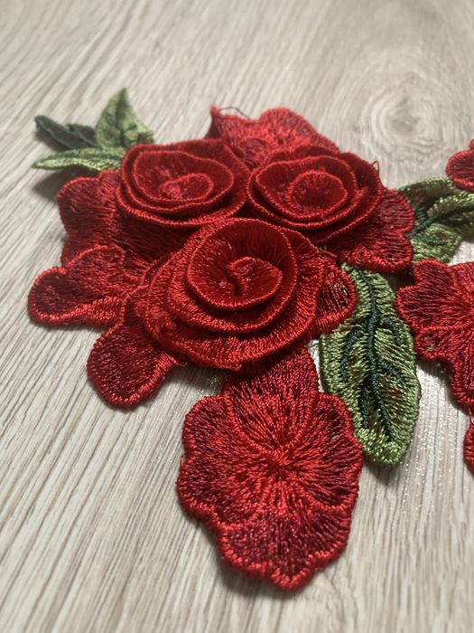 Haftowana naszywka róża 3D