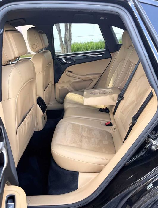 Porsche Macan      2017